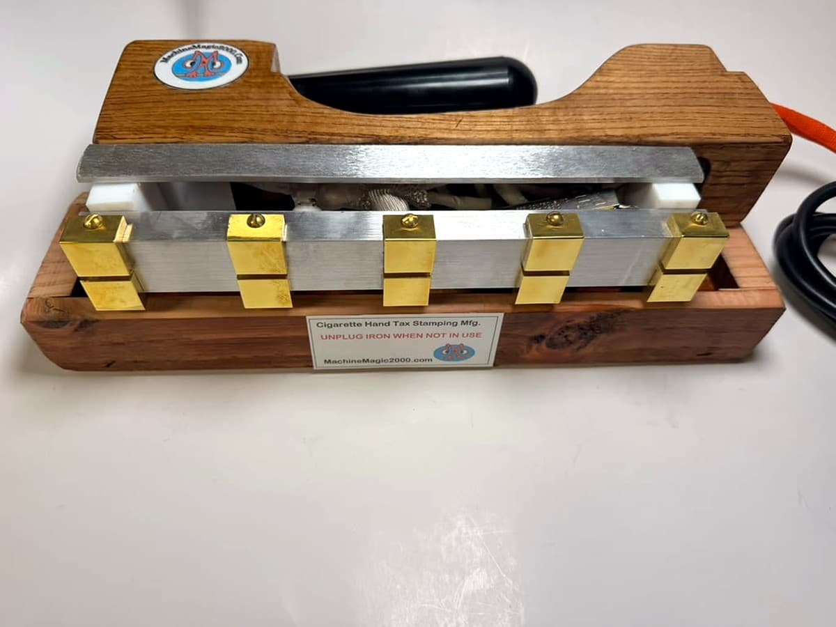 MM 10DLX Deluxe ten-stamp iron in stand